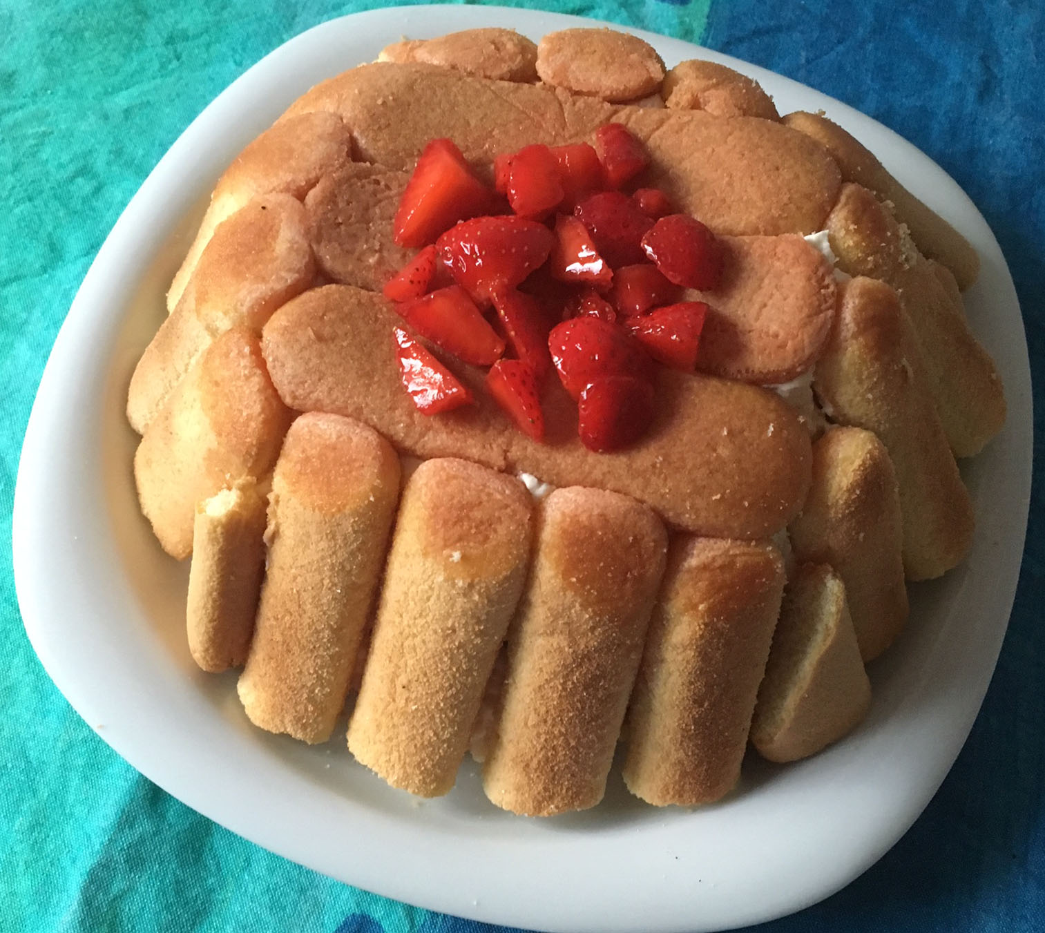 Zuccotto mit Erdbeeren