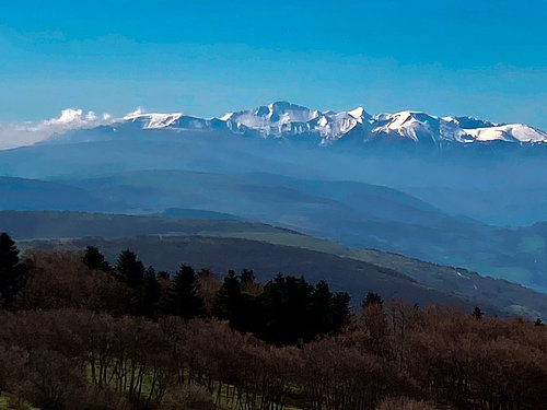 Abruzzen mit Sibillinischen Bergen, Richtung Südwest, April 2023 Wandern in den Marken