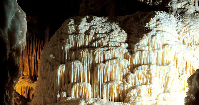 Tropfsteinhöhle in den italienischen Marken